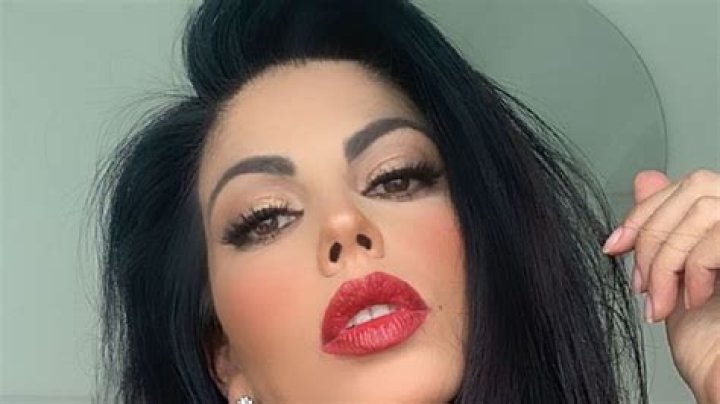África Zavala biografía, edad, altura, esposa, net worth, familia