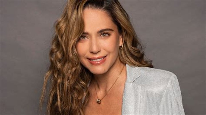 Ana Claudia Talancón biografía, edad, altura, esposa, net worth, familia