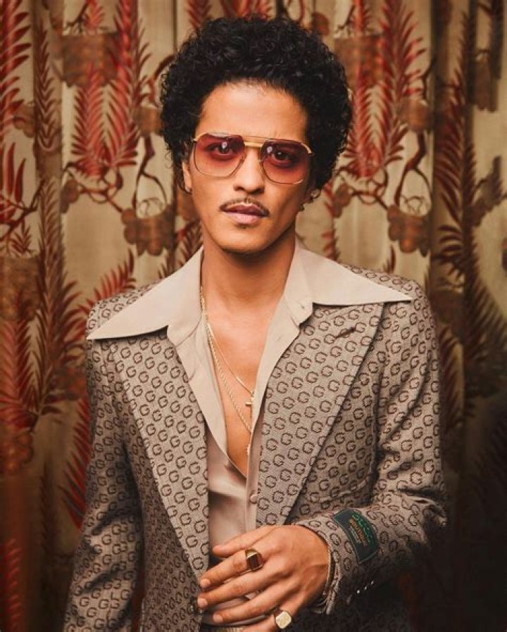 Bruno Mars Biography, Age, Height, Wife, Net Worth, Family