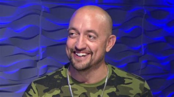 Carlos Navarro Biography, Age, Height, Wife, Net Worth, Family