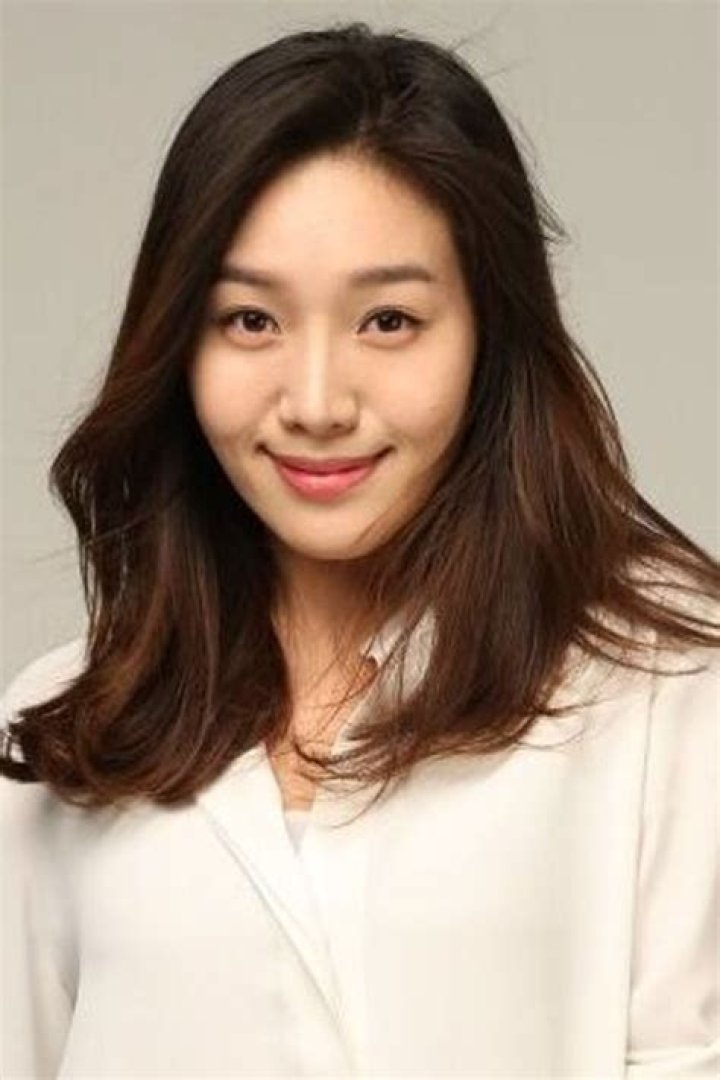 Choi Hee-seo Biography, Age, Height, Husband, Net Worth, Family