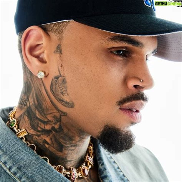 Chris Brown Biography, Age, Height, Wife, Net Worth, Family