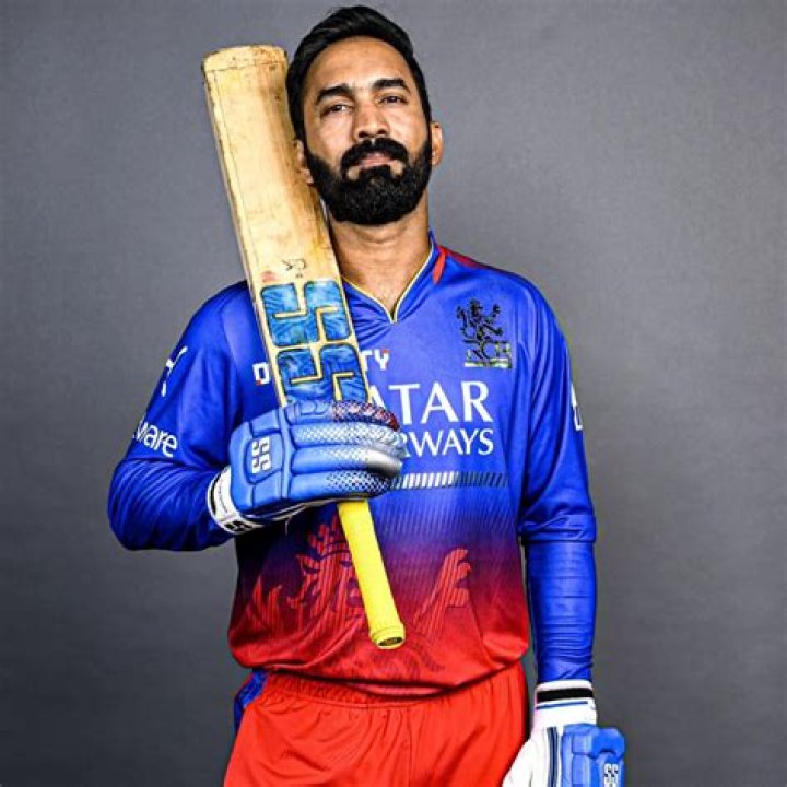 Dinesh Karthik Biography, Age, Height, Wife, Net Worth, Family