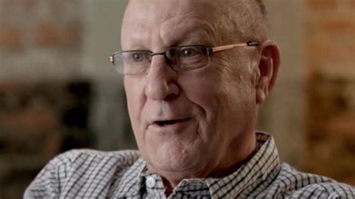 Earl Hebner biografía, edad, altura, esposo, net worth, familia