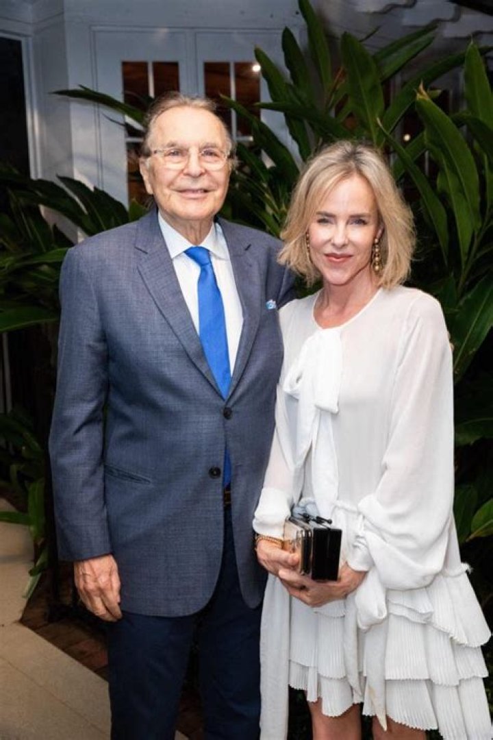 Earle I. Mack Biography, Age, Height, Wife, Net Worth and Family
