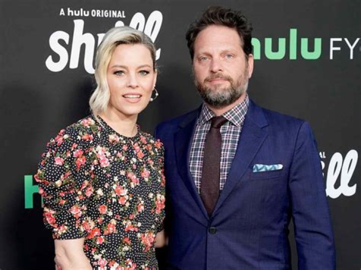 Elizabeth Banks Biography, Age, Height, Husband, Net Worth, Family