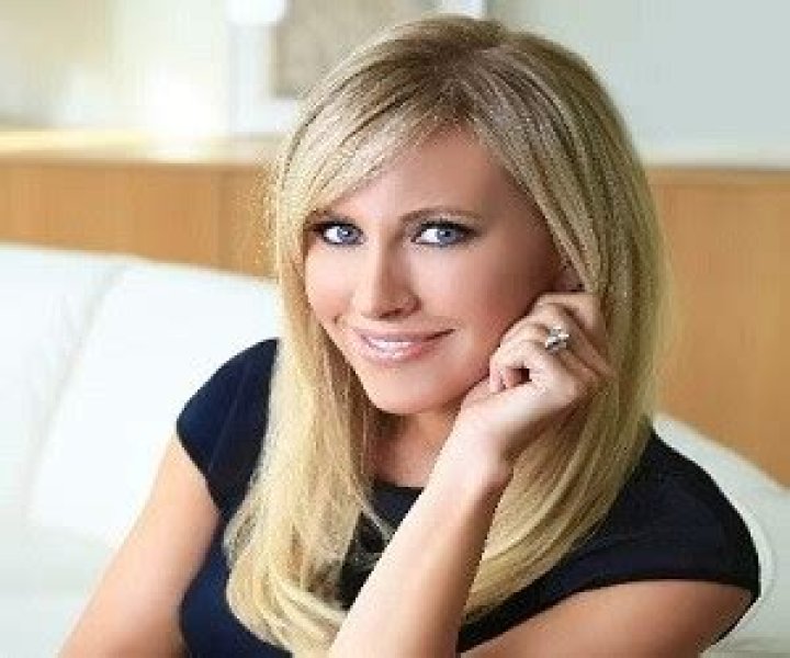 Emily Giffin Biography, Age, Height, Husband, Net Worth, Family