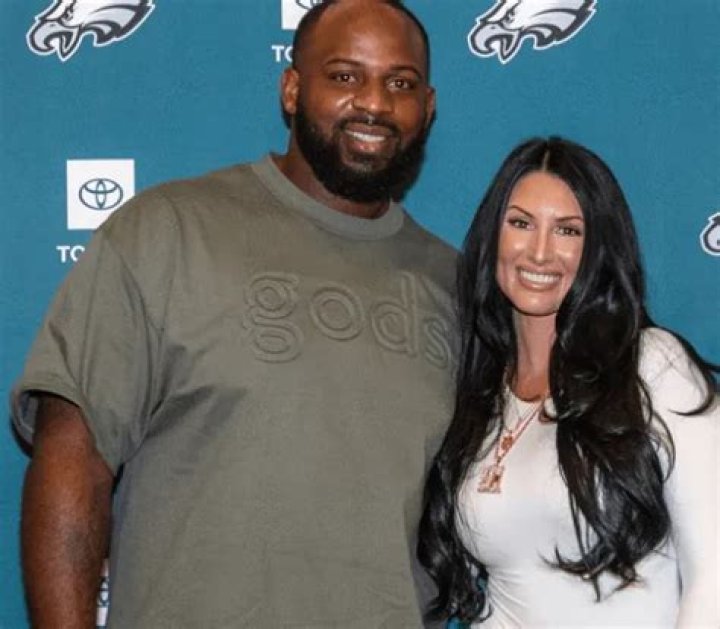 Fletcher Cox Biography, Age, Height, Wife, Net Worth, Family