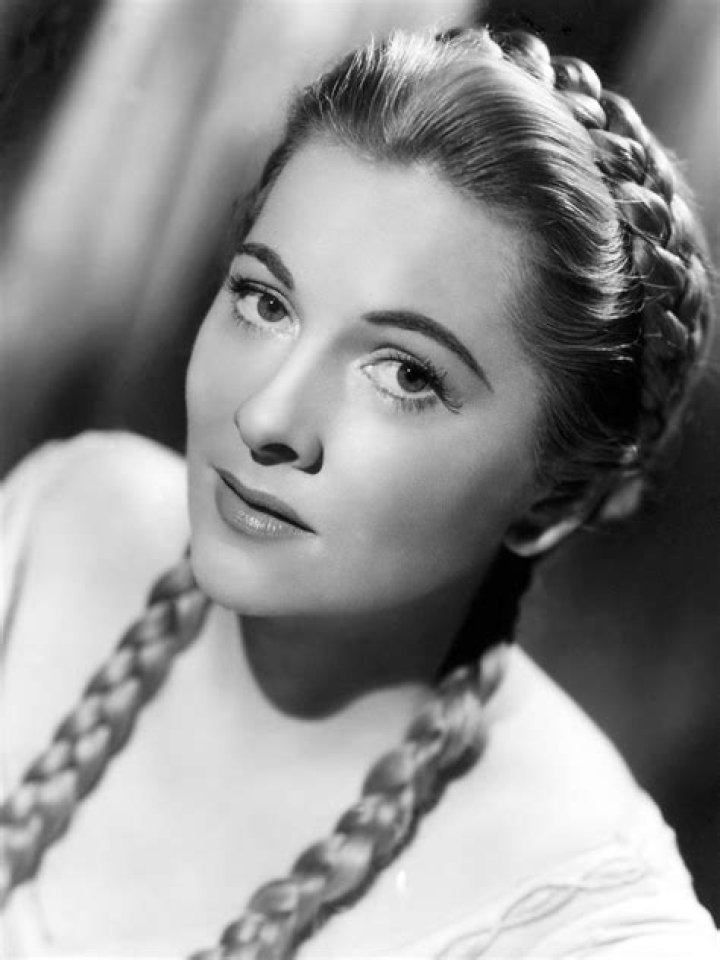 Joan Fontaine Biography, Age, Height, Husband, Net Worth, Family