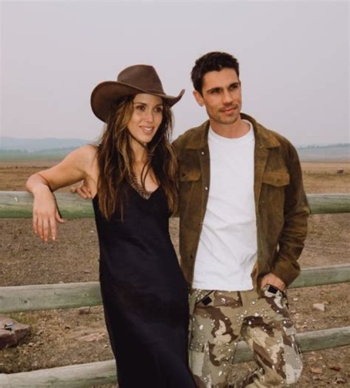 Kayla Ewell Biography, Age, Height, Husband, Net Worth, Family