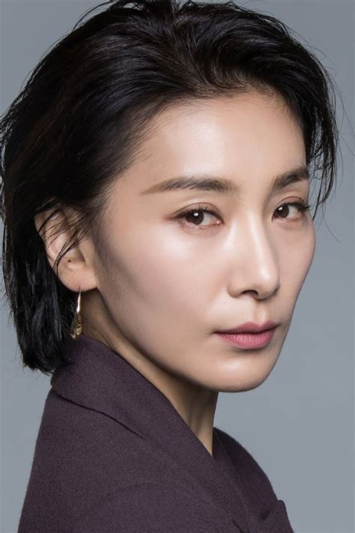 Kim Seo-hyung Biography, Age, Height, Husband, Net Worth, Family
