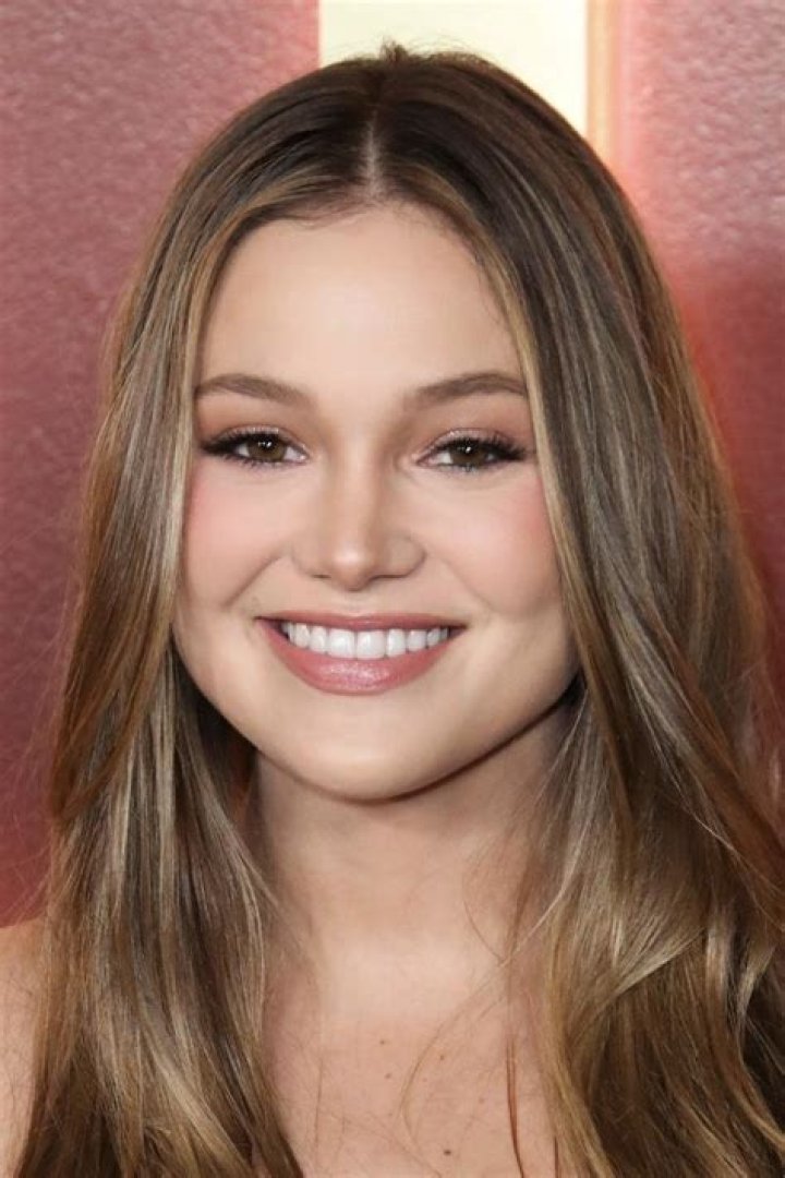 Olivia Holt Biography, Age, Height, Husband, Net Worth, Family