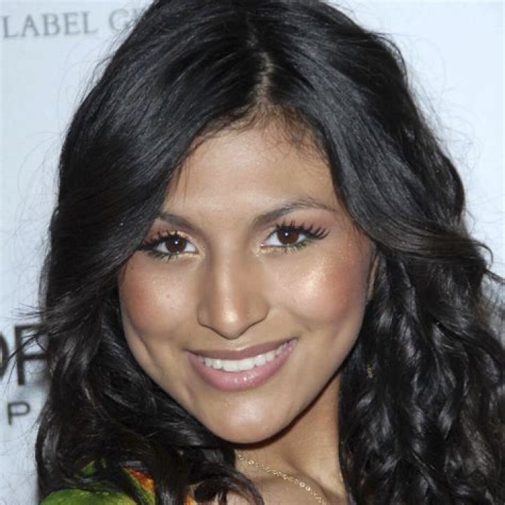 Paula DeAnda biografía, edad, altura, esposa, net worth, familia