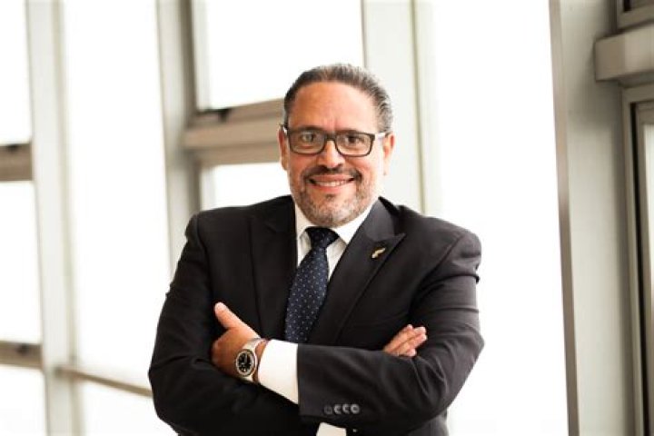 Roberto Pulido biografía, edad, altura, esposo, net worth, familia