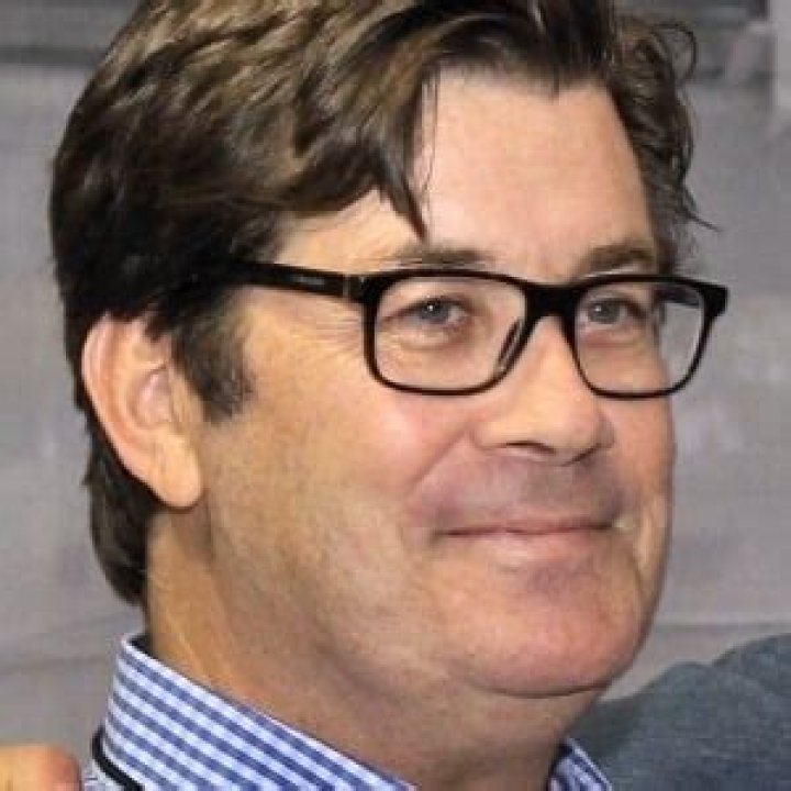 Skip Hollandsworth Biography, Age, Height, Wife, Net Worth, Family
