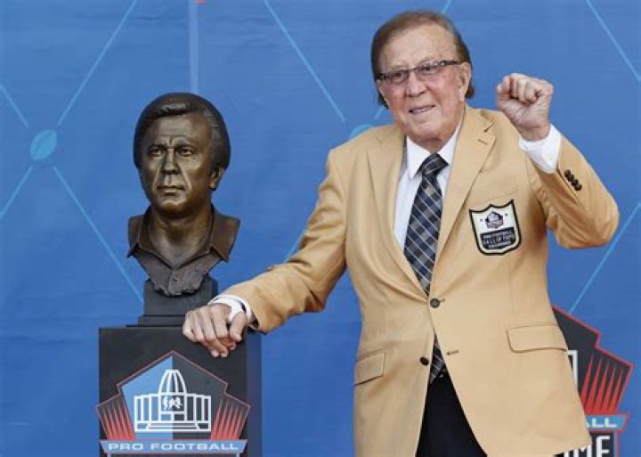 Tom Flores Biography, Age, Height, Wife, Net Worth, Family