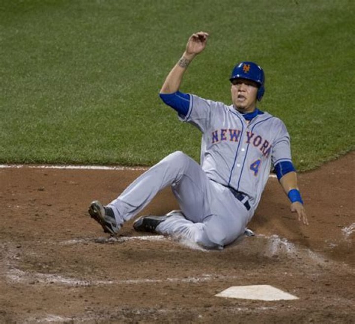 Wilmer Flores Biography, Age, Height, Wife, Net Worth, Family
